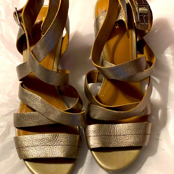 Clark’s size 8 glittery gold sandals, GUC - Picture 1 of 4